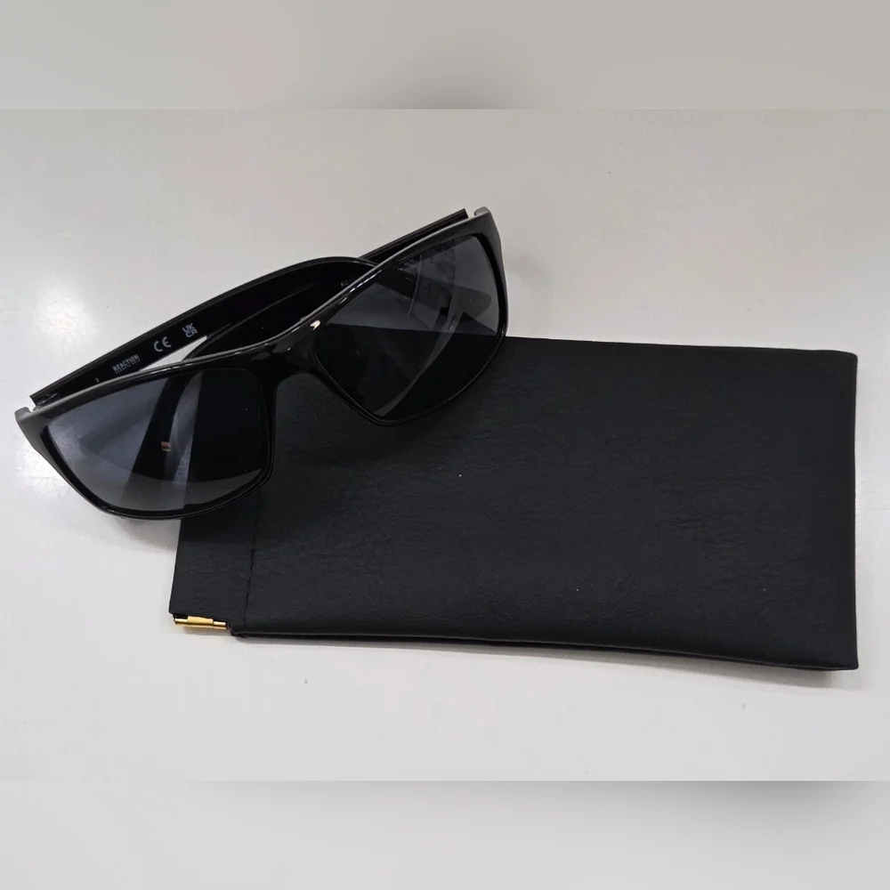 NWT Kenneth Cole Reaction KC1384 Black Wrap Sunglasses Smoke Lens Unisex